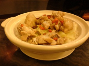 tangs-soup-cafe-steam-chicken-with-kei-chee-and-red-dates-on-rice