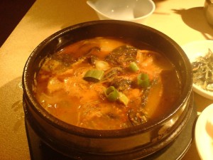 full-house-korean-restaurant-potato-and-pork-rib-soup-on-rice